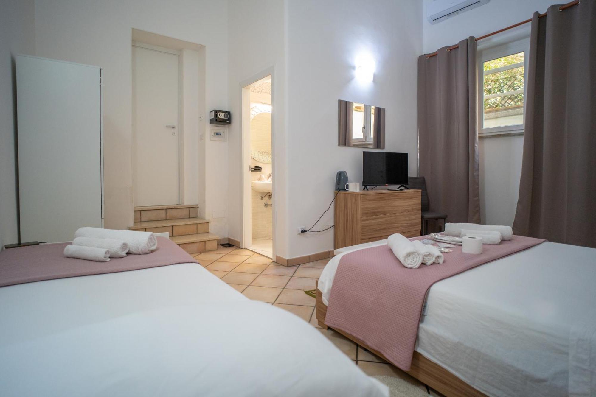 Whitehouse Panzió Lecce Kültér fotó