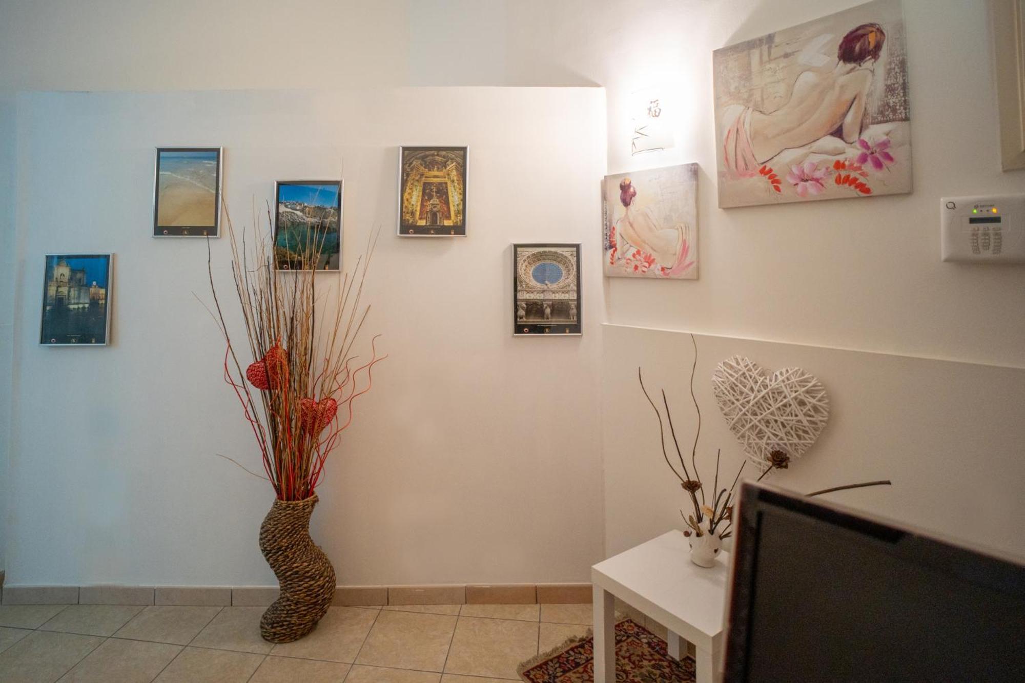 Whitehouse Panzió Lecce Kültér fotó